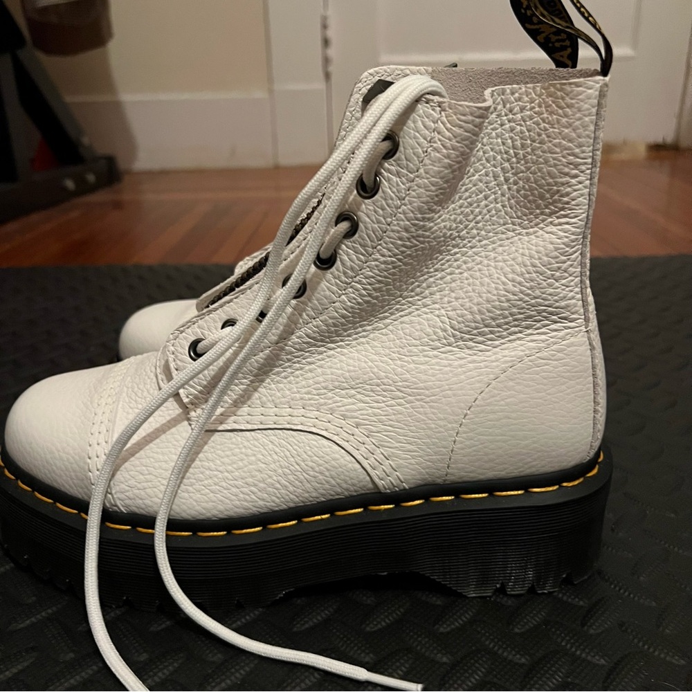 NWOB Dr. Martens Sinclair White Milled Nappa leather platform boots - Picture 2 of 8